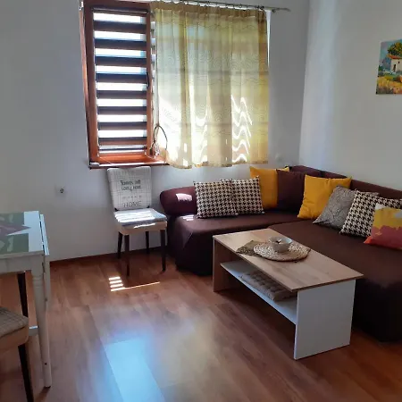 8 Apartment